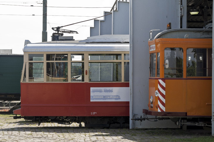 Museumsbahnen am Schönberger Strand, Straßenbahnwagen fahren aus dem Depot heraus