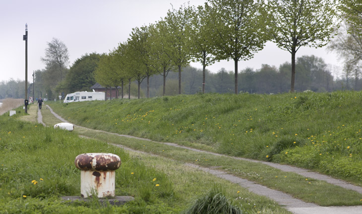 Die Wege entlang des Kanals