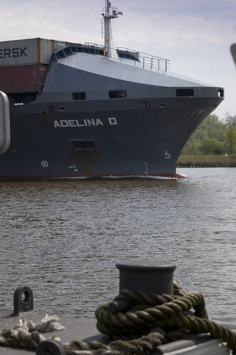 Begegnung mit Container-Feeder