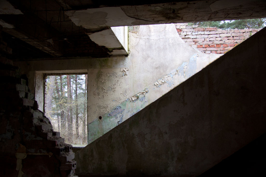 In der Ruine der Flugzeugführerschule Hagenow