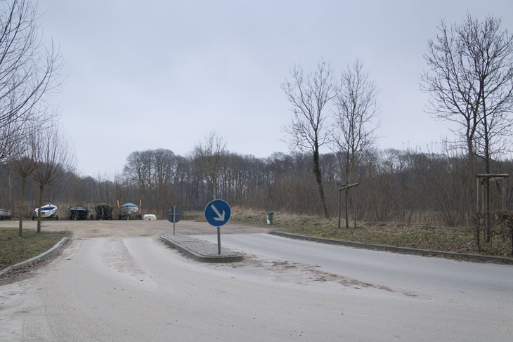 Hier wird eine Schranke bald den Parkplatz vor verbrecherischen Falschparkern beschützen